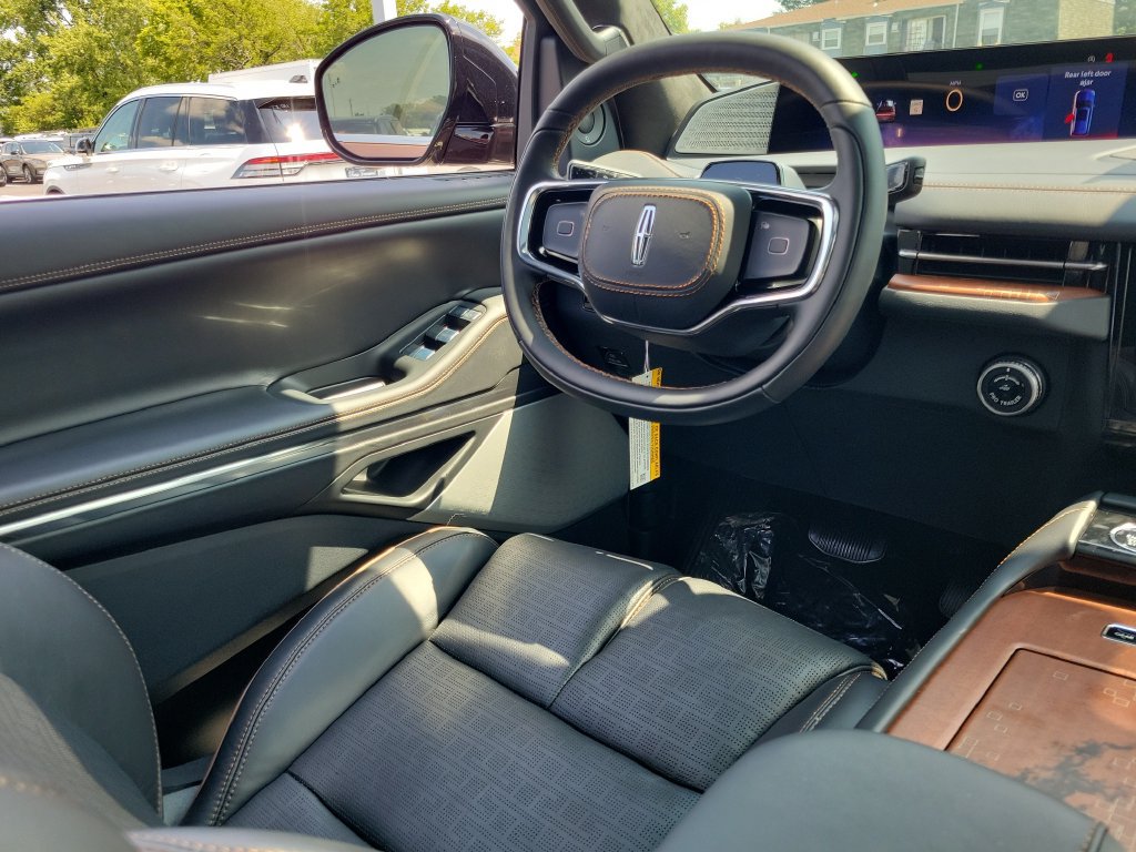New 2027 Lincoln Navigator Black Label AWD/4WD image 13