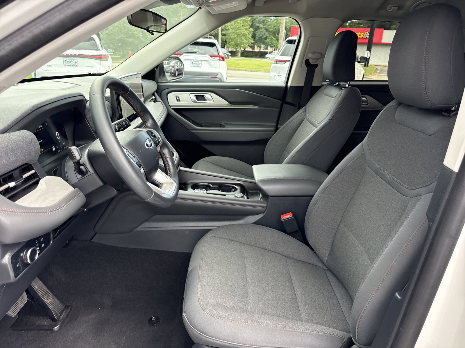 Used 2025 Ford Explorer Active RWD image 9