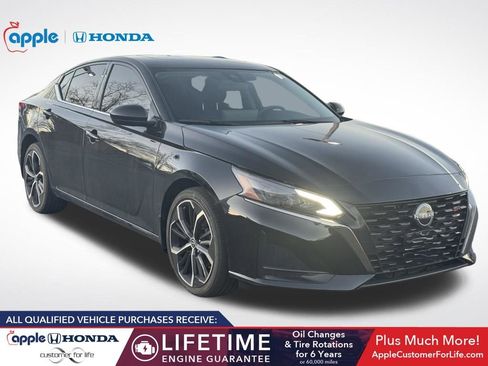 Used 2024 Nissan Altima 2.5 SR w/ SR Premium Package image 1