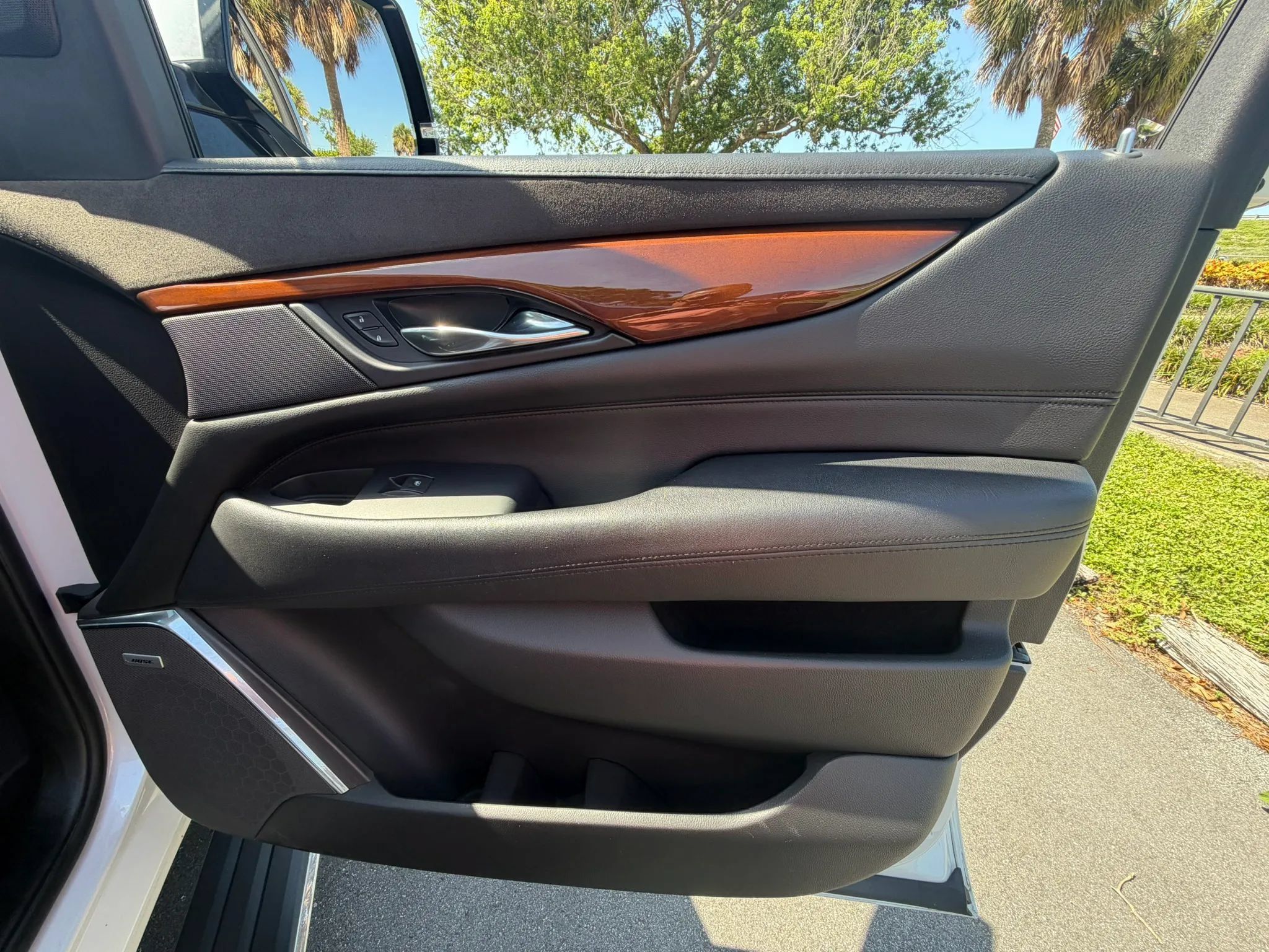 Used 2018 Cadillac Escalade Premium Luxury w/ LPO, Radiant Package RWD image 17