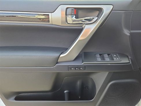 Used 2023 Lexus GX 460 Premium w/ Premium Package image 15