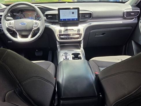 Used 2024 Ford Explorer XLT AWD/4WD image 10