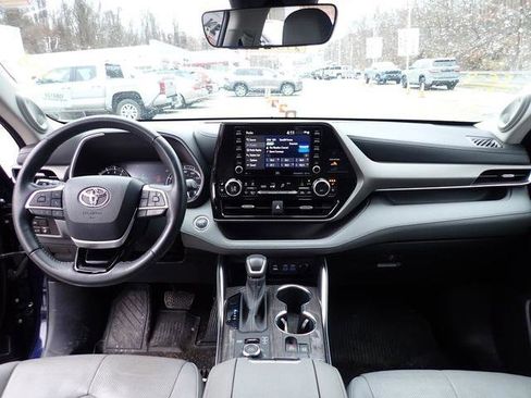 Certified 2022 Toyota Highlander Limited image 12