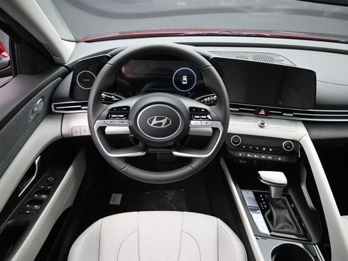 New 2025 Hyundai Elantra Limited image 23