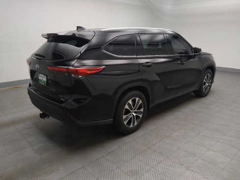 Used 2021 Toyota Highlander XLE FWD image 10