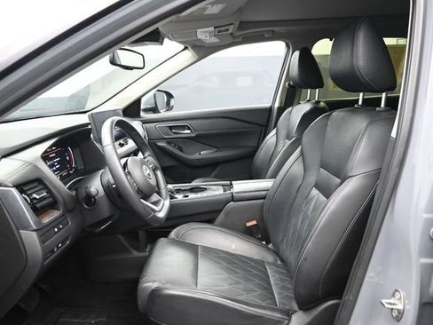 Used 2024 Nissan Rogue Platinum w/ Platinum Premium Package FWD image 6
