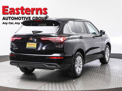 Used 2025 Mitsubishi Outlander ES image 5