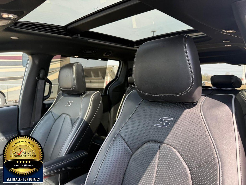 Used 2025 Chrysler Pacifica Limited FWD image 9