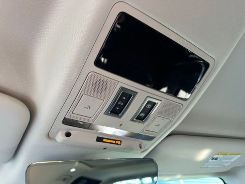 Used 2023 Land Rover Defender 110 S image 31