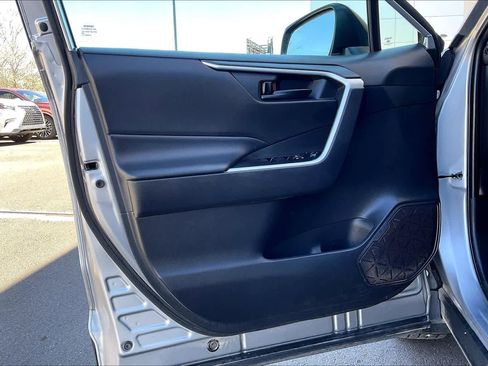 Used 2021 Toyota RAV4 LE image 22
