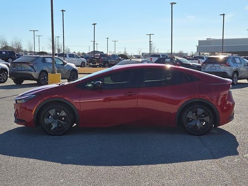 Used 2024 Toyota Prius LE image 3