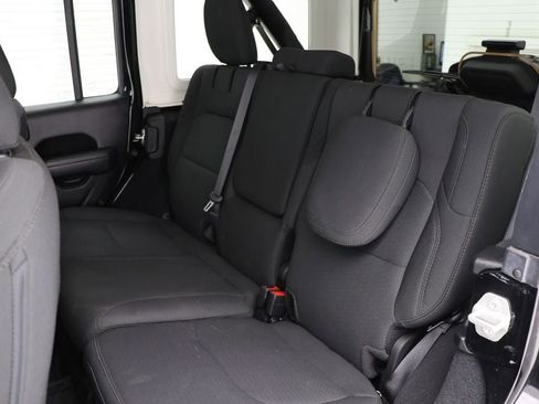 Used 2023 Jeep Wrangler Unlimited w/ Cold Weather Group image 12