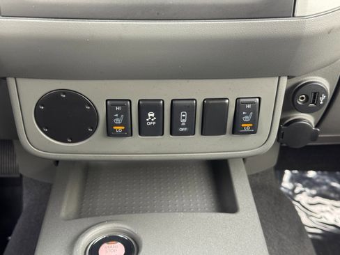 Used 2021 Nissan Frontier SV w/ Midnight Edition Floor Mats RWD image 25