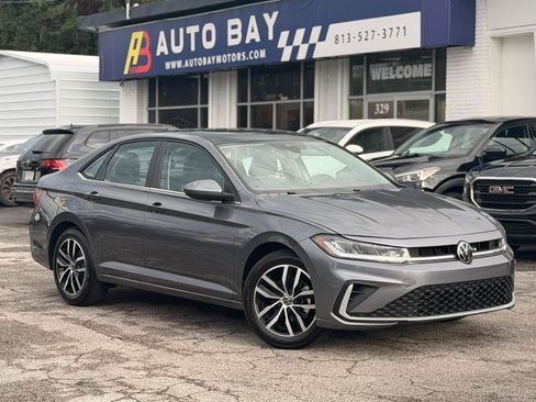 Used 2026 Volkswagen Jetta SE FWD image 5