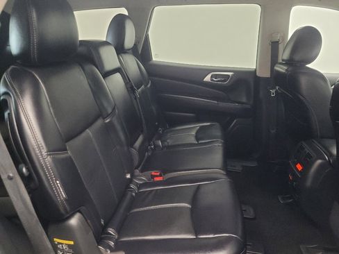 Used 2019 Nissan Pathfinder SL image 19