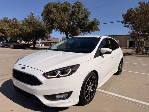 Used 2016 Ford Focus SE w/ SE Sport Package image 1
