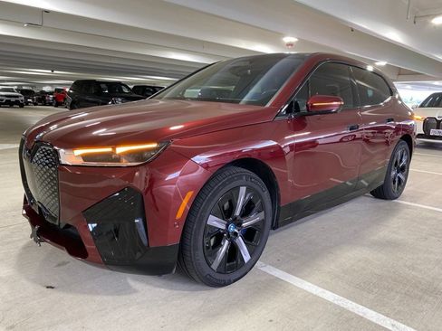 Used 2024 BMW iX xDrive50 w/ Premium Package AWD/4WD image 1