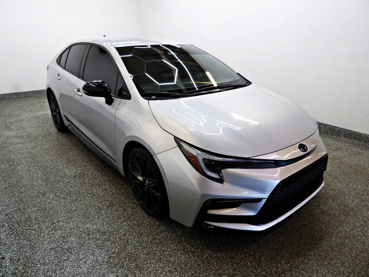 Used 2023 Toyota Corolla SE FWD image 3