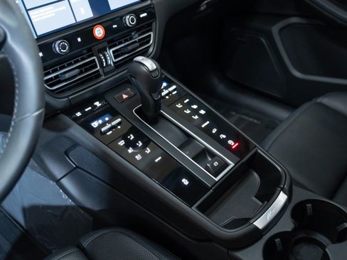 Certified 2026 Porsche Macan AWD/4WD image 22