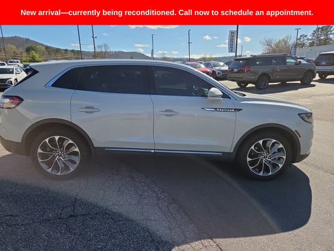 Used 2022 Lincoln Nautilus Reserve image 6