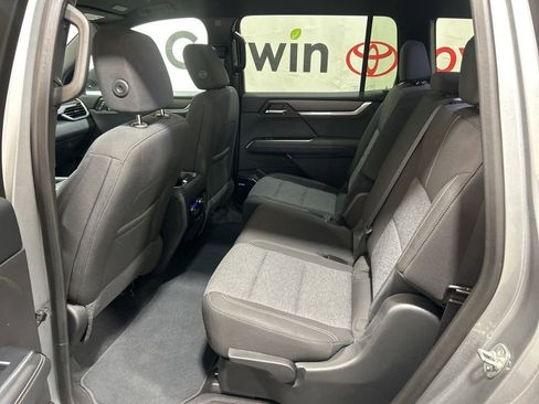 Used 2025 GMC Acadia Elevation image 24