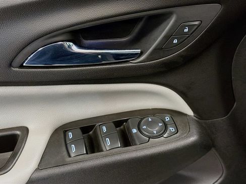 Used 2021 Chevrolet Equinox LT FWD image 19