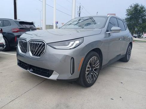 Used 2025 BMW X3 xDrive30i AWD/4WD image 3
