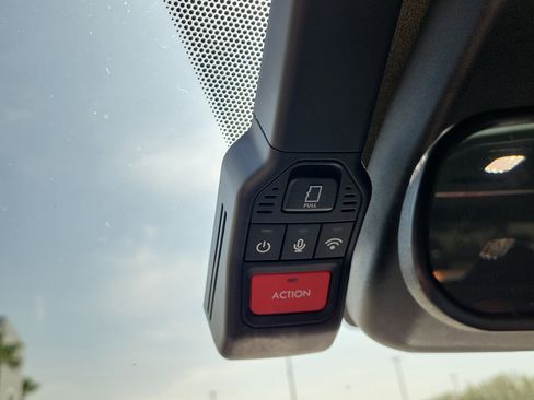 Used 2025 Toyota Camry SE image 30