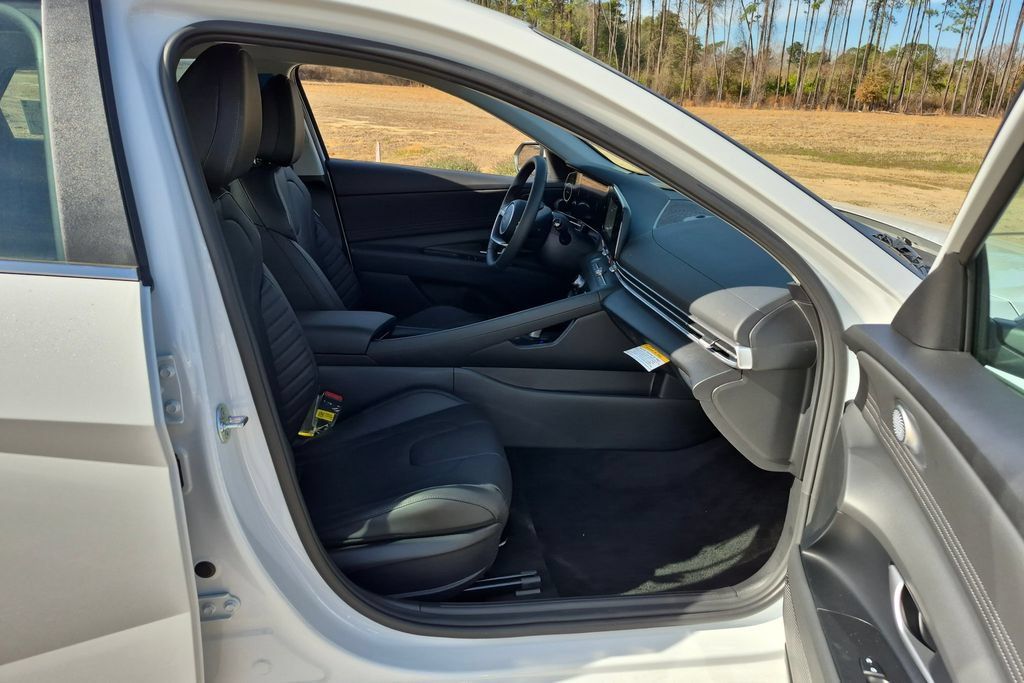 New 2026 Hyundai Elantra Limited FWD image 20