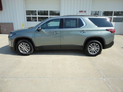 Used 2023 Chevrolet Traverse LT image 1