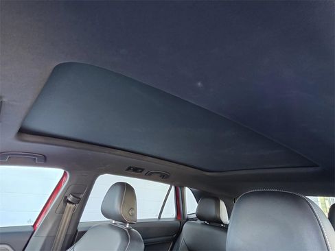 Used 2020 Volkswagen Atlas Cross Sport SE w/ Panoramic Sunroof Package image 8