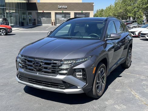 Certified 2025 Hyundai Tucson Limited AWD/4WD image 2