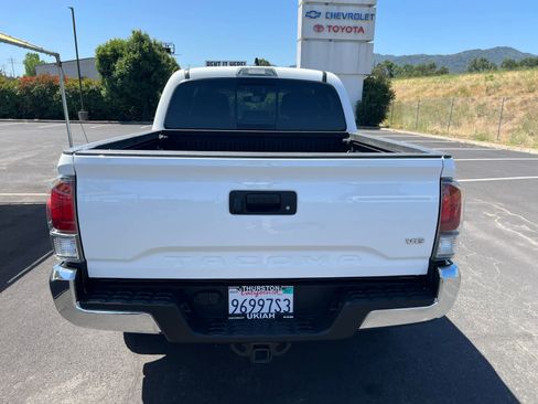 Certified 2023 Toyota Tacoma TRD Off-Road AWD/4WD image 9