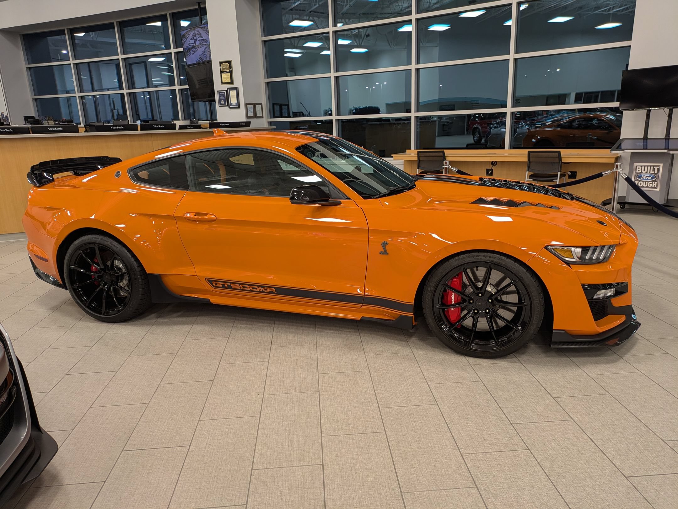 Used 2021 Ford Mustang Shelby GT500 w/ Technology Package RWD image 3