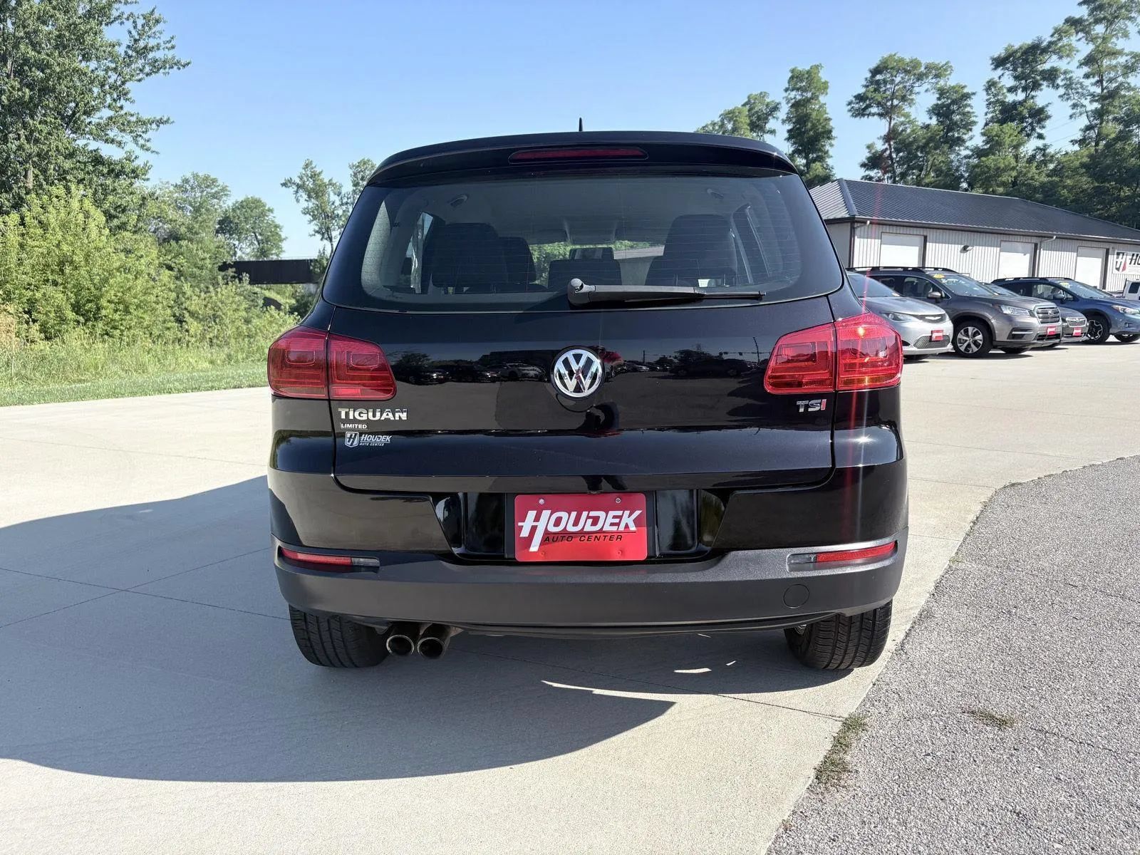 Used 2017 Volkswagen Tiguan S FWD image 5
