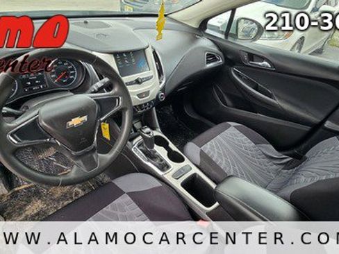 Used 2017 Chevrolet Cruze LS image 27