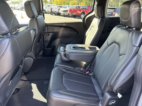 New 2026 Chrysler Pacifica Select image 29