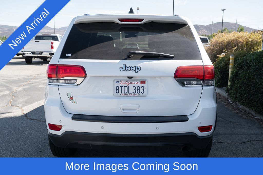 Used 2018 Jeep Grand Cherokee Laredo RWD image 4