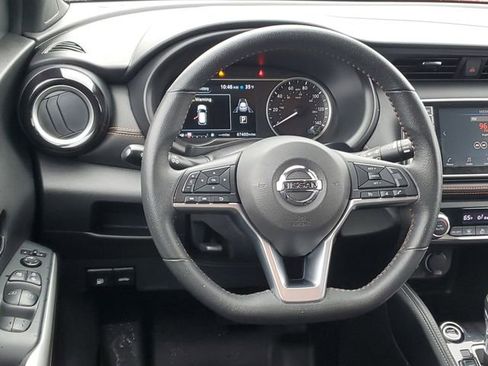Used 2020 Nissan Kicks SR image 15