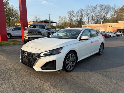 Used 2023 Nissan Altima 2.5 SL image 3