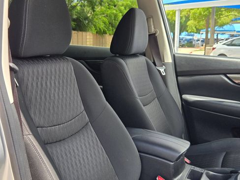 Used 2019 Nissan Rogue SV FWD image 30