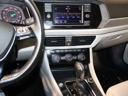 Used 2019 Volkswagen Jetta SE w/ Cold Weather Package image 37