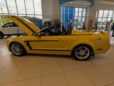 Used 2006 Ford Mustang GT Premium RWD image 4