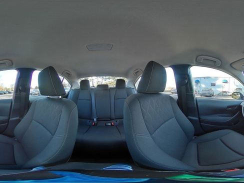 Used 2025 Toyota Corolla LE image 40