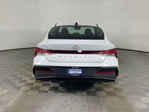Used 2025 Hyundai Elantra Hybrid FWD image 23