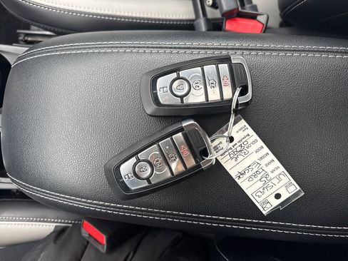 Used 2025 Ford Escape Platinum image 37