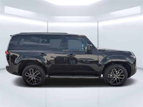 Used 2025 Lexus GX 550 image 2