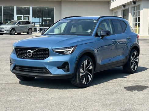Certified 2024 Volvo XC40 B5 Plus AWD/4WD image 3