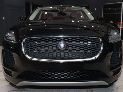 Used 2019 Jaguar E-PACE SE image 3