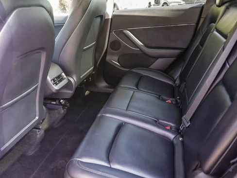 Used 2022 Tesla Model Y Performance AWD/4WD image 17